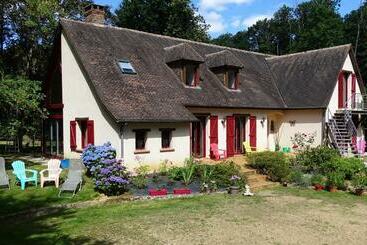 مبيت وإفطار Chambres De Monthéard