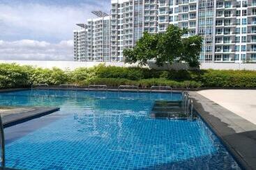 Mactan Newtown With Sun Set And Garden View