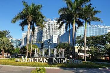 Mactan Newtown With Sun Set And Garden View