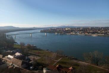 هاستل Esztergom Central