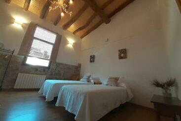تختخواب و صبحانه Casa La Foradada