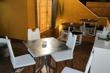 تختخواب و صبحانه La Casita Del Corazon