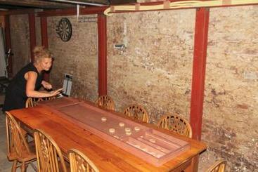 تختخواب و صبحانه Top Notch Apartment Along Canal In Historic Centre