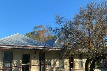 Отель Dunkeld Studio Accommodation