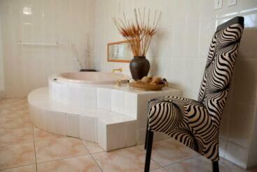 پانسیون Azrielle Guesthouse