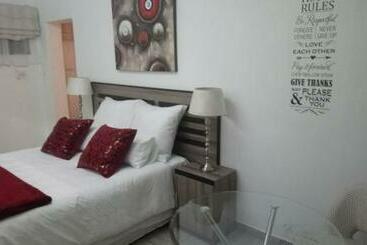 پانسیون Azrielle Guesthouse