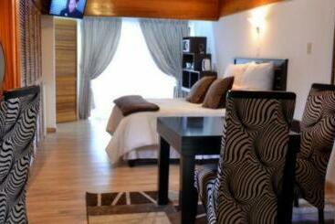 پانسیون Azrielle Guesthouse