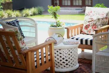פנסיון Dancing River Guesthouse