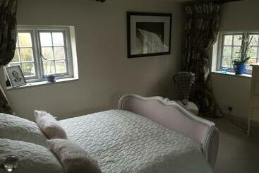 Castle Mill Bed And Breakfast Dorking