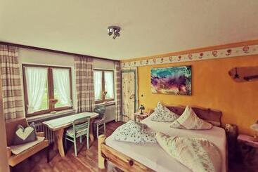 Пансион Ferienwohnungen Berghof
