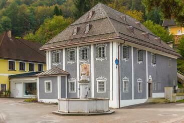 민박 Schwarzes Haus