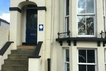 تختخواب و صبحانه The Townhouse B And B