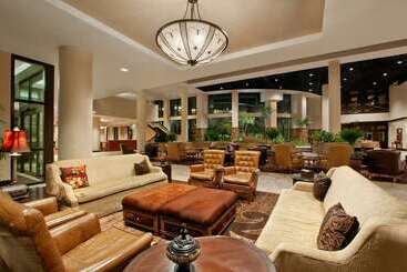 호텔 Embassy Suites San Antonio Riverwalk Downtown