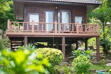 هتل Phi Phi The Beach Resort