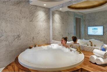 Kaya Artemis Resort & Casino