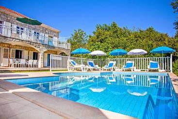 Peric Apartments