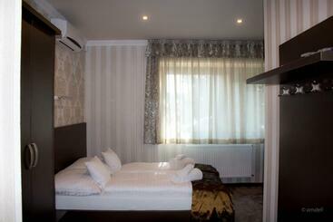 مبيت وإفطار Control Motel