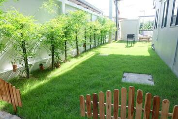 هتل Trio Residence Si Racha