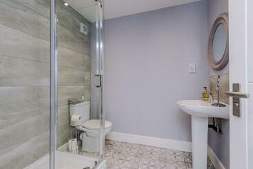 پانسیون Lymm Boutique Rooms