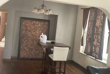 پانسیون Clean, Spacious, Inexpensive Queen Br