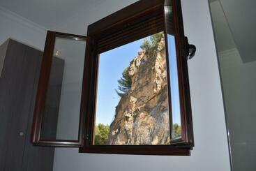 هاستل Iznájar Suites
