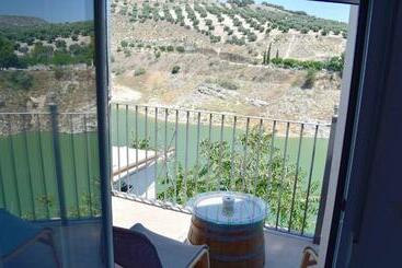 هاستل Iznájar Suites