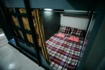 هتل کپسول Sleepadz   Capsule Beds Dormitel In Magsaysay Ave Naga