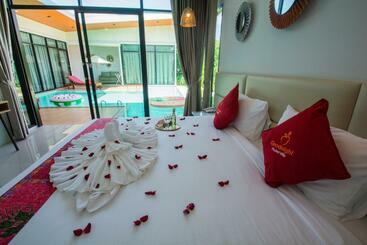 هتل Good Night Pool Villa Phuket Sha Plus