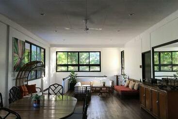 تختخواب و صبحانه Balay 8 Suites