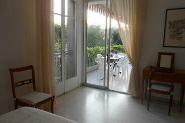 تختخواب و صبحانه Chez Mamouska