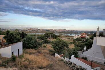 پانسیون Sleep & Go Faro Airport Guest House