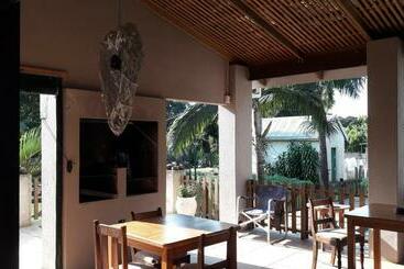 פנסיון Jacaranda Guesthouse