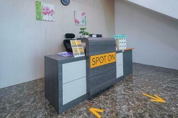 Spot On 89974 D Amigos Motel