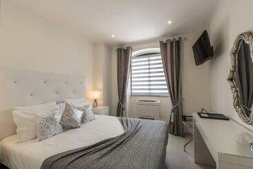 تختخواب و صبحانه Suites @ Portarade