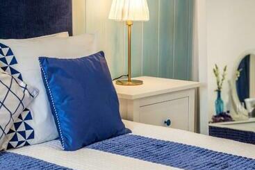 تختخواب و صبحانه Suites @ Portarade