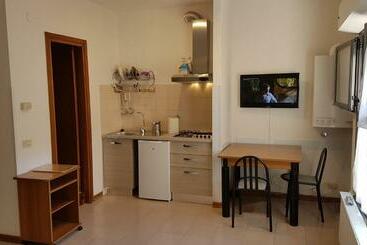 تختخواب و صبحانه Casa Nadia