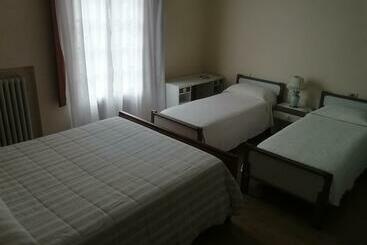 تختخواب و صبحانه La Collina Degli Olivi