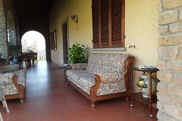 تختخواب و صبحانه La Collina Degli Olivi