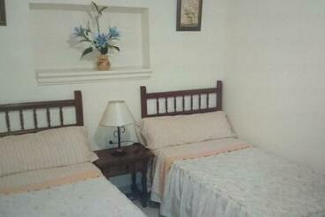 پانسیون Hostal Alameda