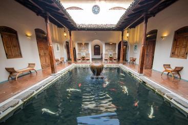 هتل Apa Villa Illuketia