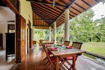 هتل Apa Villa Illuketia