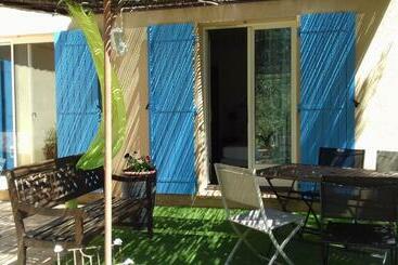 تختخواب و صبحانه Les Chardons Bleus