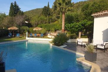 مبيت وإفطار La Villa D Olivène