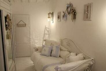 تختخواب و صبحانه La Casina Di Manon