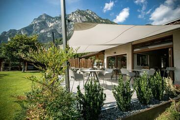 هتل Agritur Comai