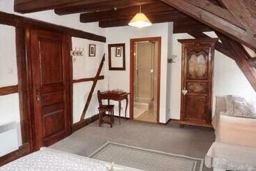 تختخواب و صبحانه Adrihof à Riquewihr, Cour De L Abbaye D Autrey