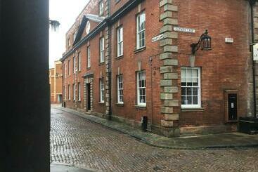 پانسیون Old County Court
