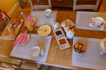 تختخواب و صبحانه Chez Camille