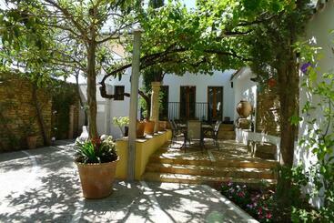 تختخواب و صبحانه Salvatierra Guest House
