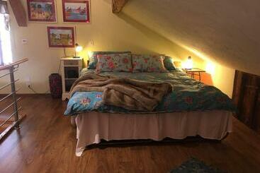 تختخواب و صبحانه Chalet Ingas
